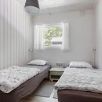 1547-aakirkeby-maegardsskoven-8 別荘